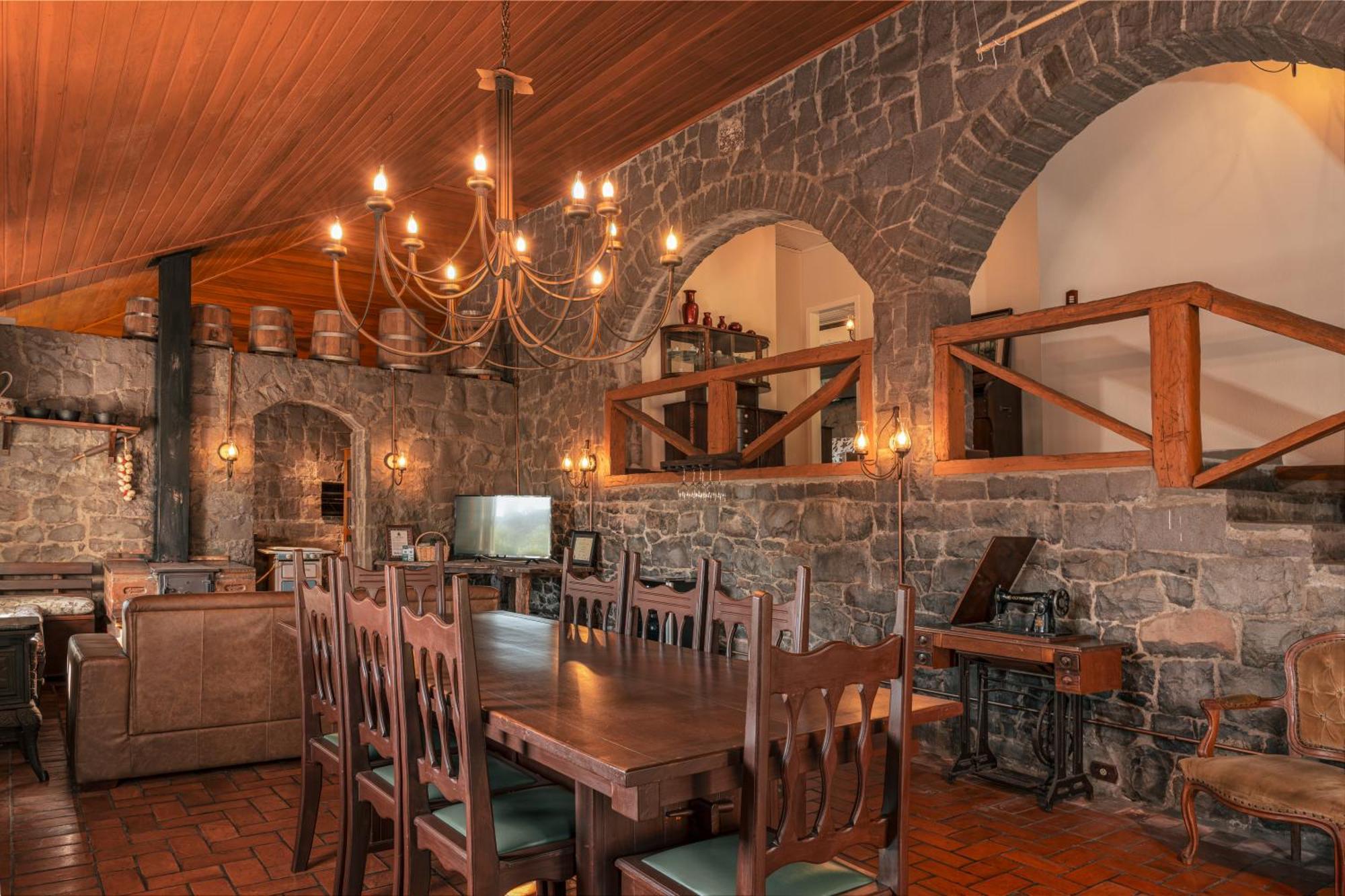 Casa De Pedra Mena Kaho Villa เบงโต กองซัลเวส ภายนอก รูปภาพ